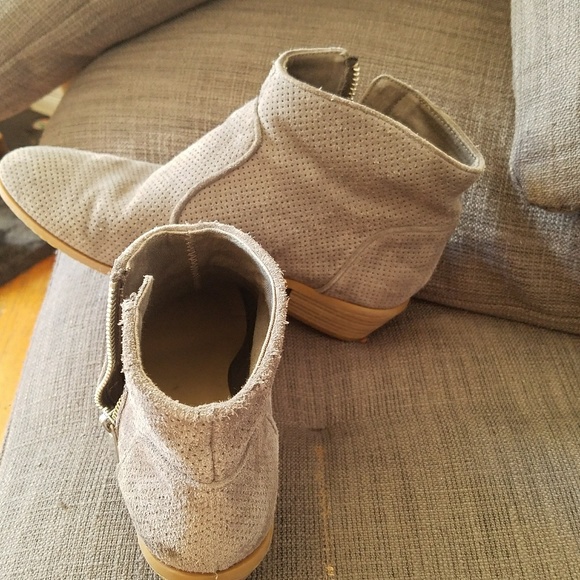 Cute size 8 grey INC booties, lightly worn - Picture 3 of 3